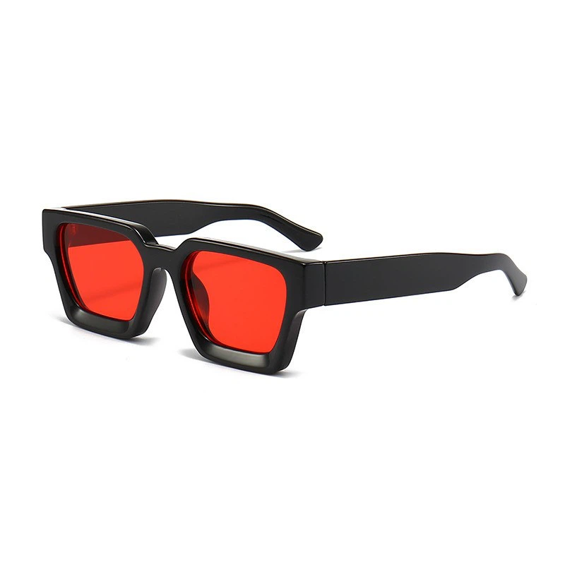 Black frame red lens